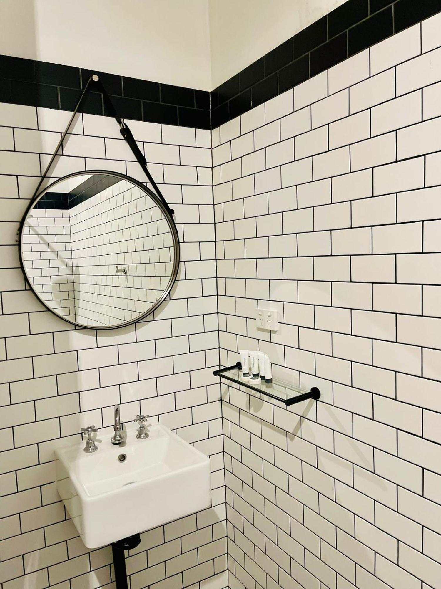 Guildford Hotel Экстерьер фото