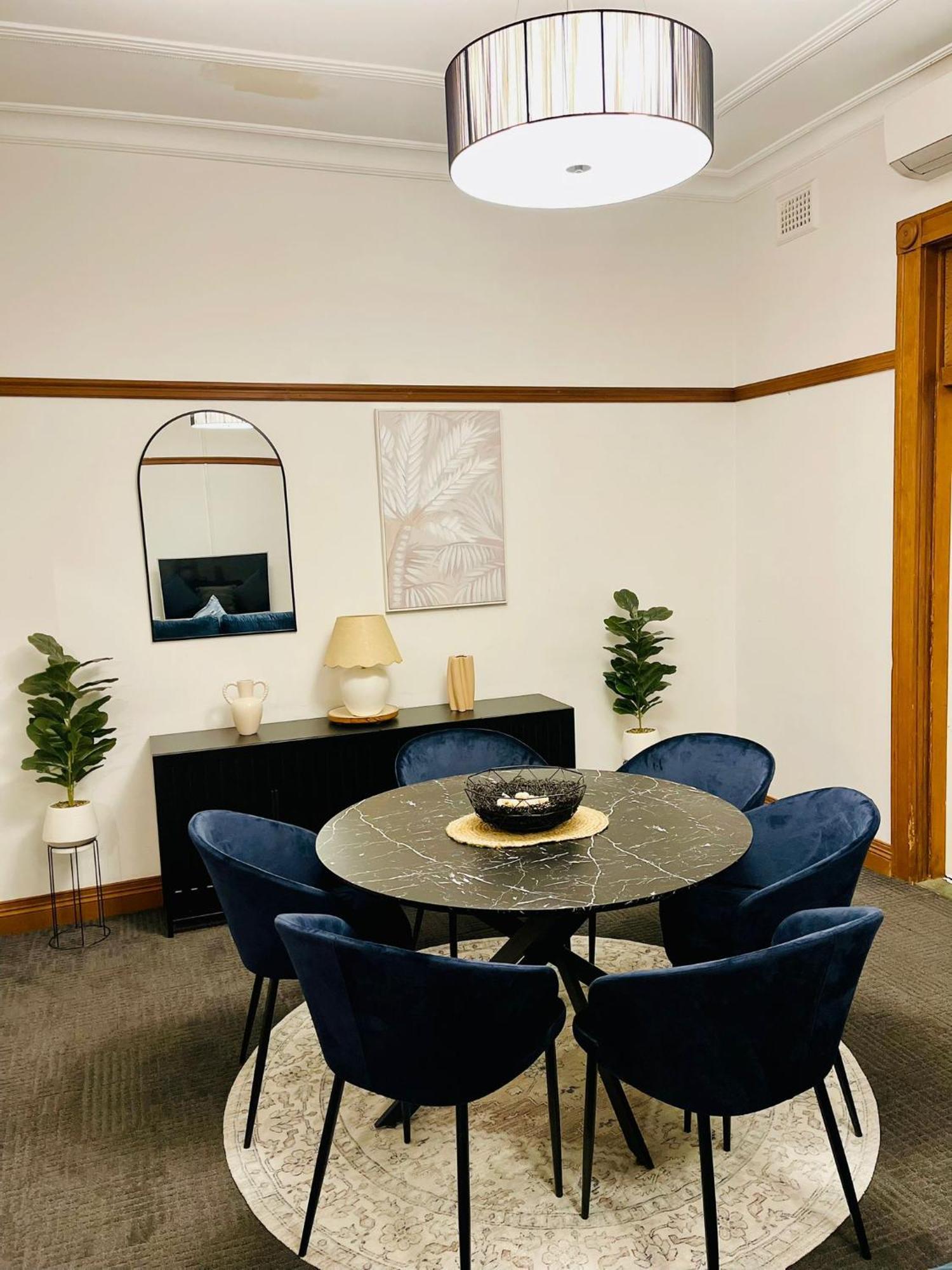 Guildford Hotel Экстерьер фото